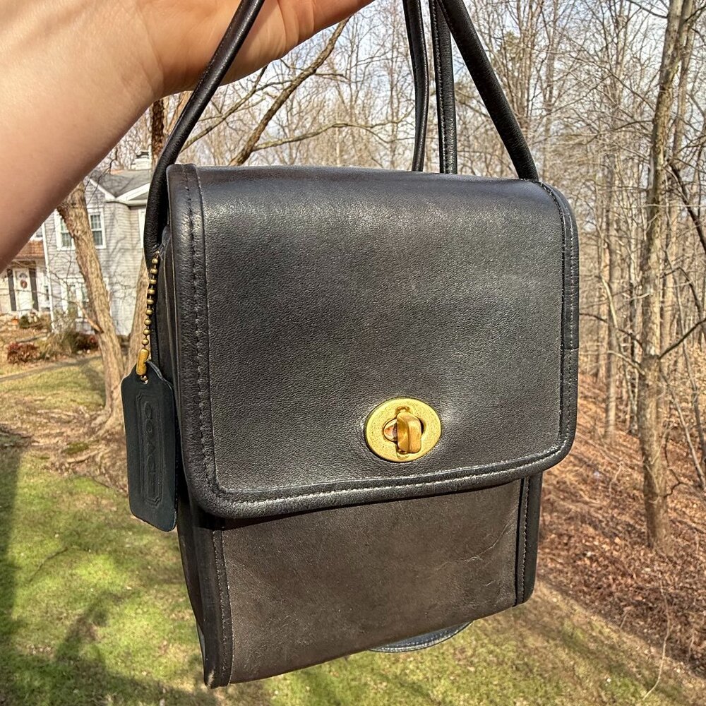 Vintage Coach Scooter bag in classic black!